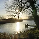 Mit Kamin In *
