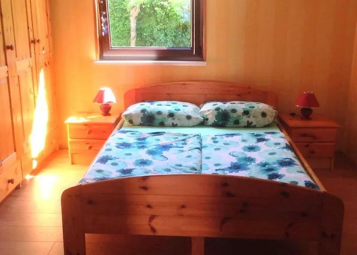 Mit Kamin In *